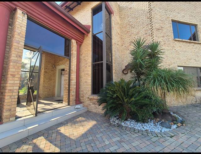 5 BEDROOM HOUSE FOR SALE IN VANDERBIJLPARK SE 3
